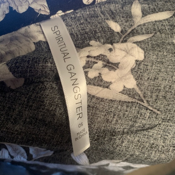 Women’s floral Coverup - Picture 3 of 3